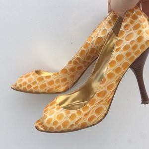 🔥FINAL PRICE DROP⬇️ Yellow Peep Toe Heels